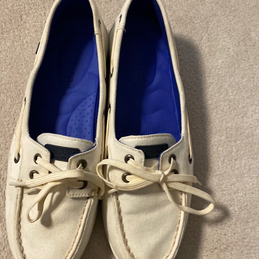 Sperry off white boat shoes with padded blue liner six 8.5.